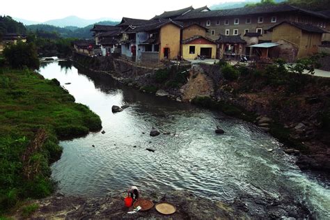 永定縣是哪個市的？永定縣位於中國福建省龍岩市，是一個歷史悠久、文化豐富的縣份。永定縣是福建省內一個重要的農業縣，擁有豐富的物產和優美的自然景觀。本文將從歷史沿革、地理位置、經濟發展、文化和生態環境等角度，詳細探討永定縣這座城市的獨特魅力。